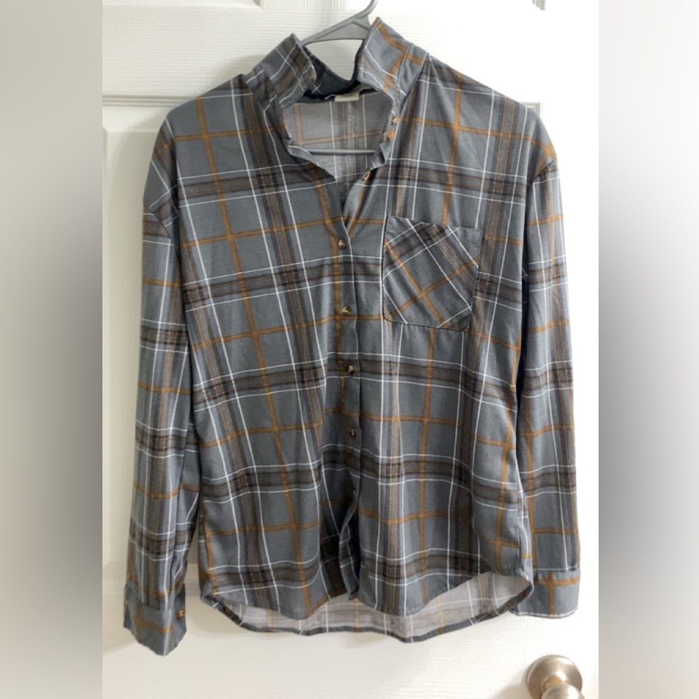 button down shirt🤎
